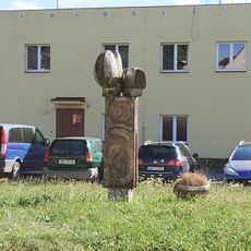 Socha před nádražím