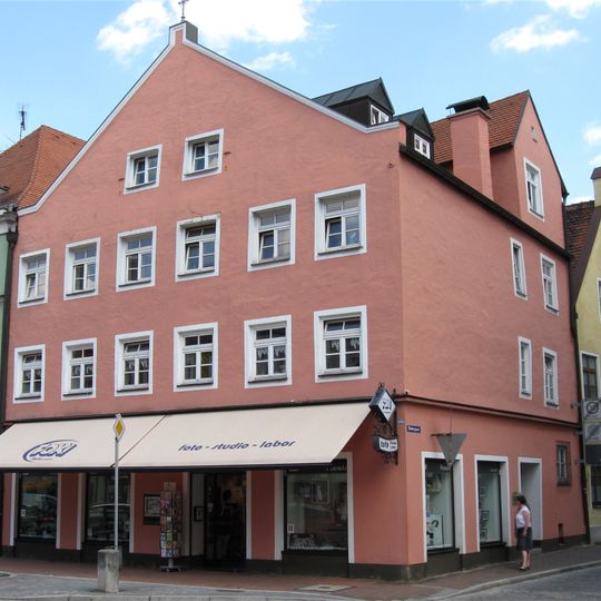 Wohn- und Geschäftshaus