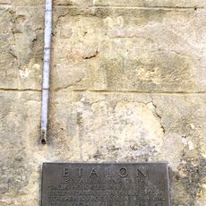 Etalon Pražského lokte na radnici na Novém Městě v Praze