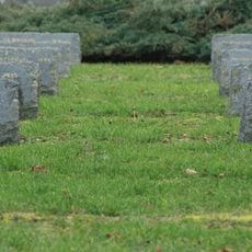 Pamätník Slavín, terasa s hrobmi