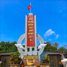 Bia Tưởng Niệm Các Anh Hùng Liệt Sĩ