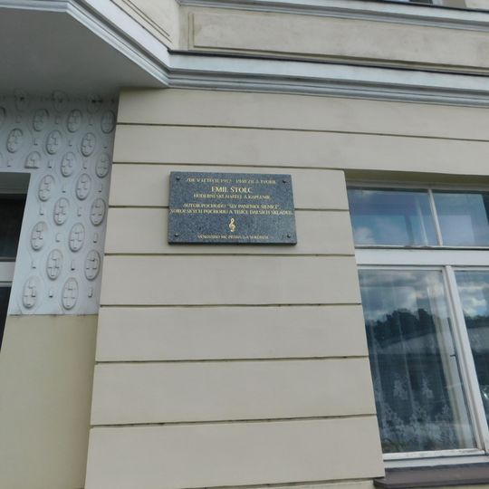 Pamětní deska Emila Štolce na domě U Nikolajky 1240/17 na Smíchově