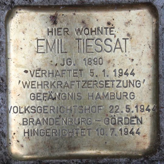 Stolperstein en memoria de Emil Tiessat