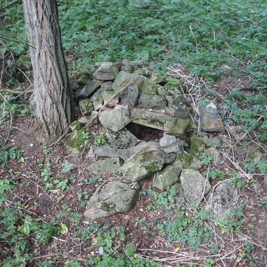 Kříž nad zaniklými Skryjemi