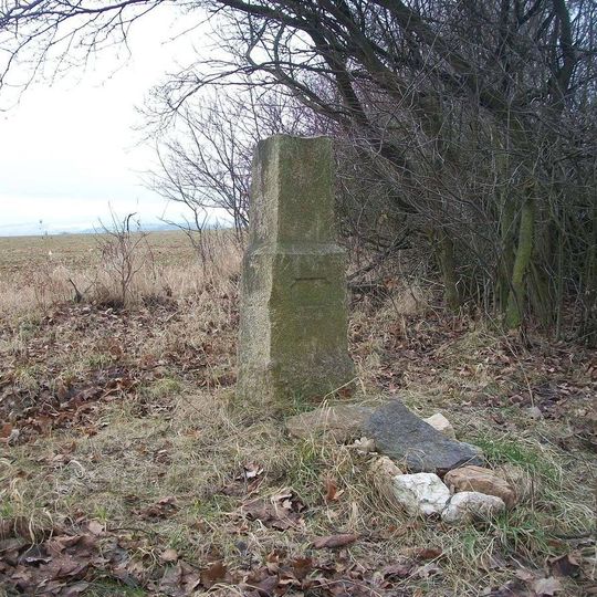 Kříž západně od Sedlce na vršku II