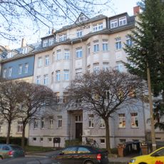 Mietshaus in geschlossener Bebauung mit Vorgarten Franz-Mehring-Straße 32