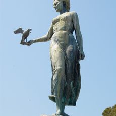 Jeune fille à la mouette