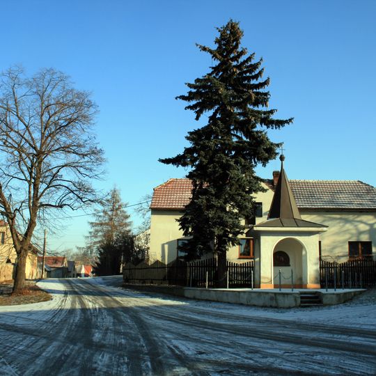 Kaplička na rozcestí v Zlosyni
