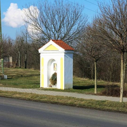 Kaplička v Husově ulici z Černčic do Loun