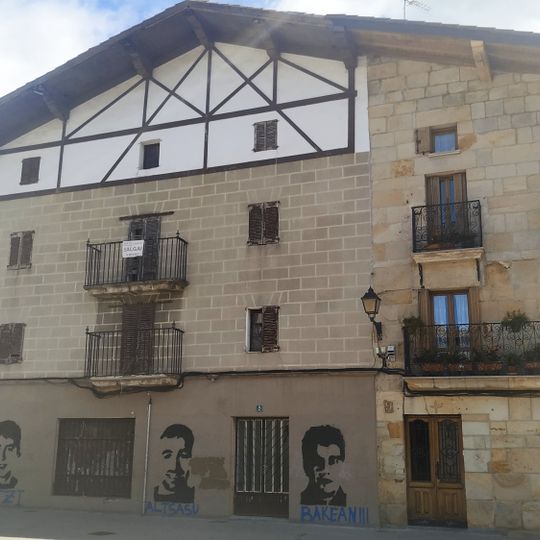 Plaza de los Fueros 8