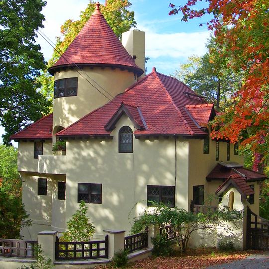 Gatehouse on Deerhill Road