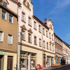 Wohnhaus in geschlossener Bebauung Dresdner Straße 8