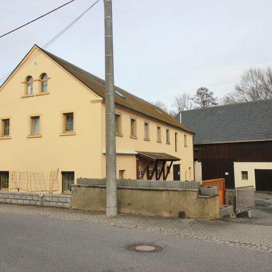 Westliches Wohnstallhaus und Scheune eines Dreiseithofes Coblenzer Straße 2