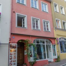 Wohn- und Geschäftshaus