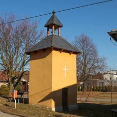 Zvonice v Klužínku na návsi