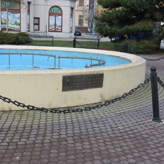 Pamětní deska událostí 1989 na Benešově náměstí v Teplicích