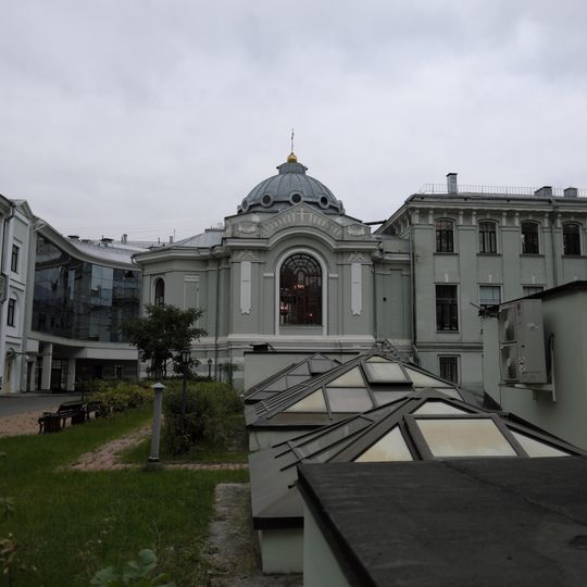 Главный корпус с храмом свт. Николая Чудотворца