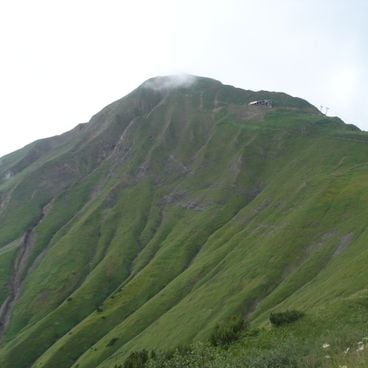 Locais naturais dos Alpes: lagos, desfiladeiros e picos para descobrir