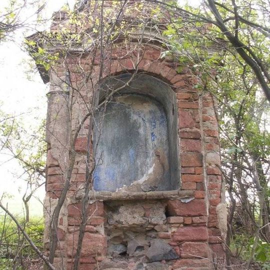 Kaplička jihozápadně od Podlesic