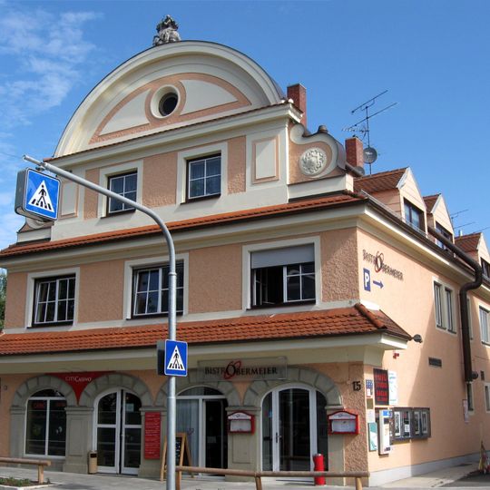 Wohn- und Geschäftshaus