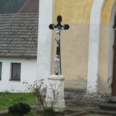 Kříž u kaple v Brtničce