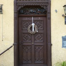 Geschnitzte Haustür