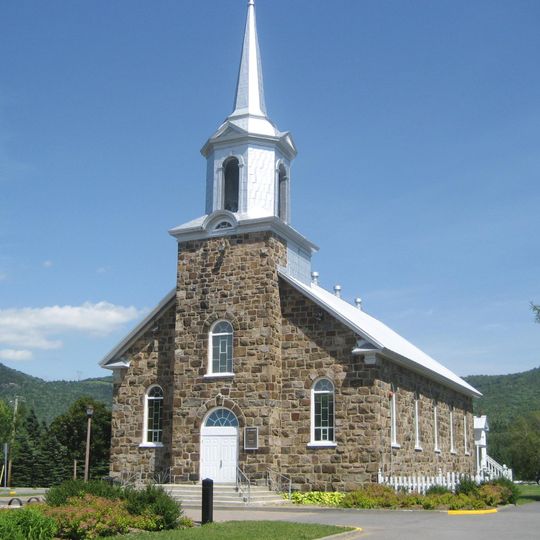 Place de l'Église-Saint-Edmond-de-Stoneham