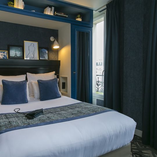 Hotel de Neuville Arc de Triomphe