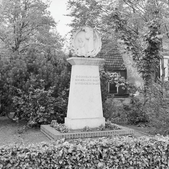 Statue of Sacred Heart of Jesus Christ