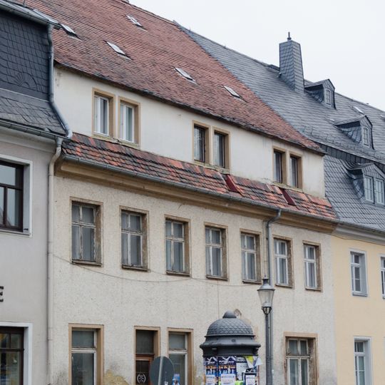 Wohn- und Geschäftshaus und vorgelagerte Heiste Freiberger Straße 13