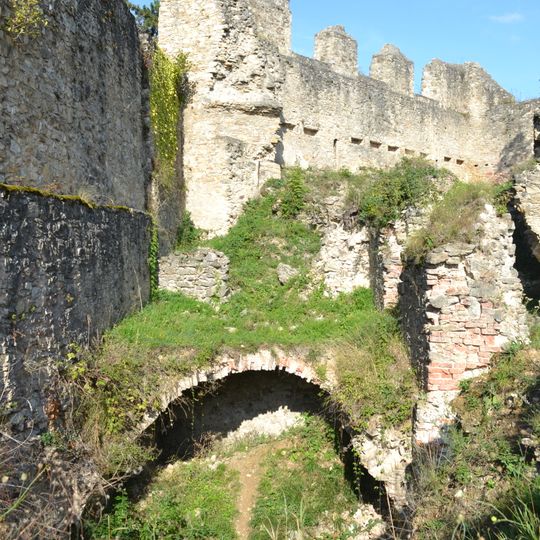 Hrad Divín, Divínsky hrad, stavba hospodárska II.