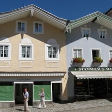 Wohn- und Geschäftshaus