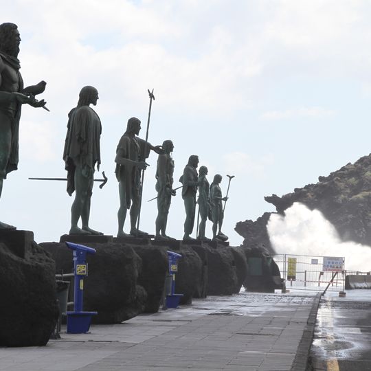 Estatuas De Los Menceyes