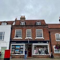 8 10 12, High Street