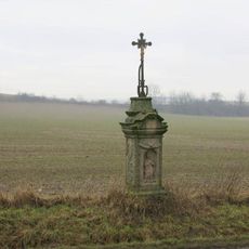 Kříž u silnice 37 severně od Hořenic