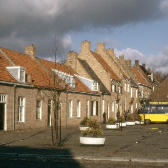 Kniphoek bij 10, Buren