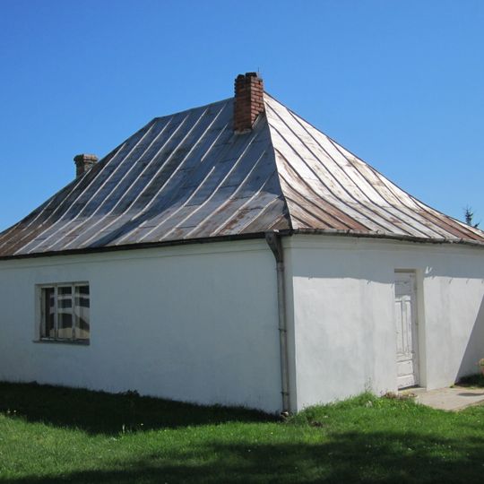 Kostnica, ob. dom katechetyczny