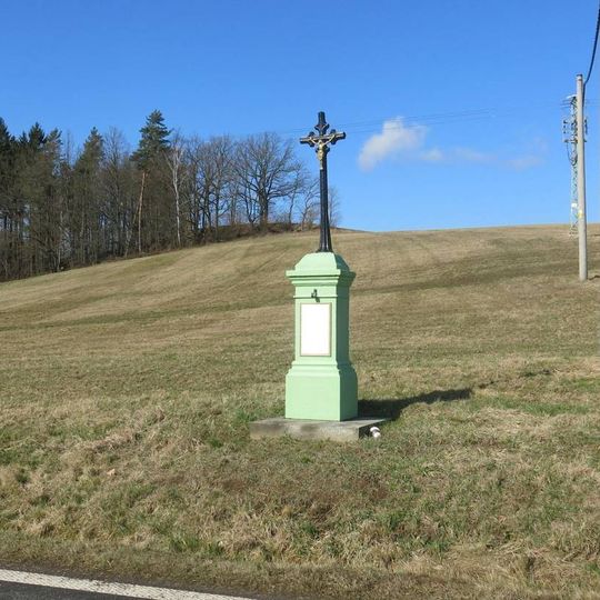 Kříž na rozcestí poblíž domu 186 v Lobendavě