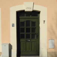 Sandstein-Türstock mit Schlussstein Markt 7