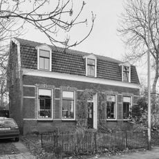 Pandje onder pannen zadeldak tussen puntgevels