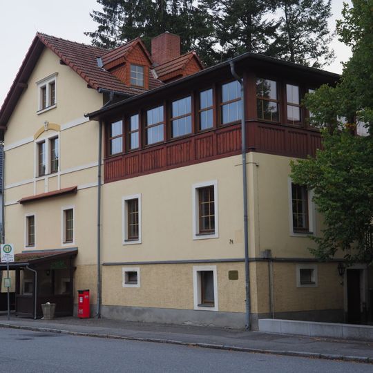 Rittergut Liegau ; Gasthof „Silberdiele“ mit angrenzender Stützmauer Rödertalstraße 71