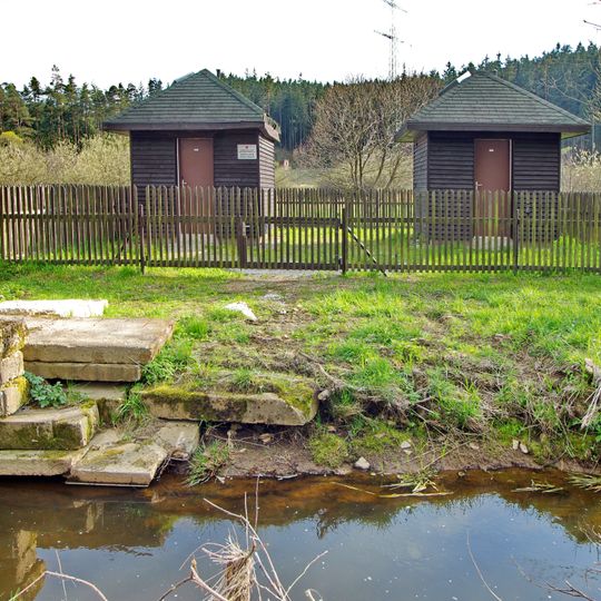 Panelový mostek přes levé rameno Pramenského potoka k čerpacím vrtům východně od Pramenů