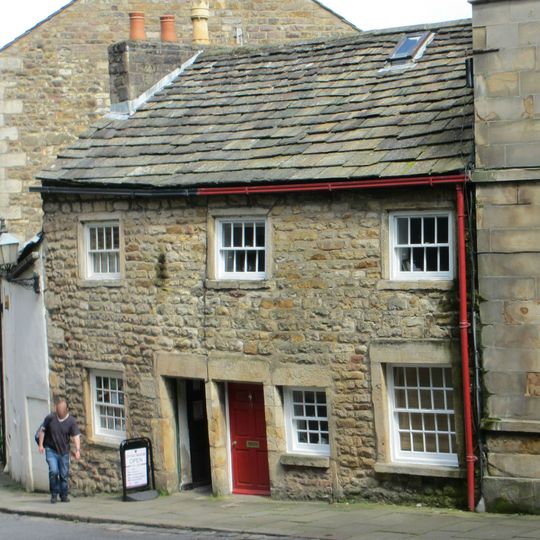 15 and 17, Castle Hill