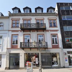 Wohn- und Geschäftshaus