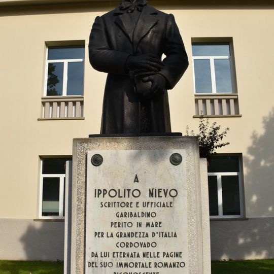 Monumento a Ippolito Nievo