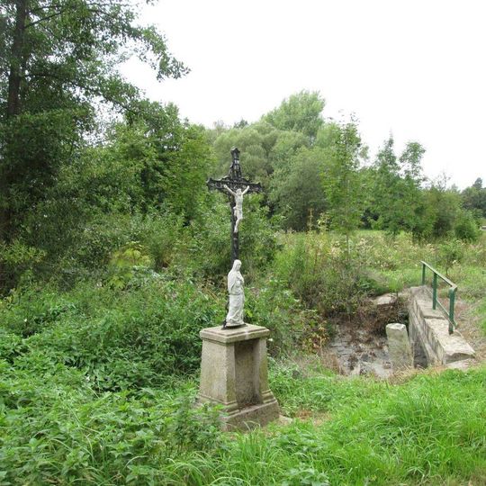Kříž u Nové Včelnice u potoka Kamenice