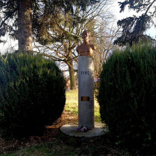 Pomník Miroslava Tyrše u sportovního centra v Nymburce