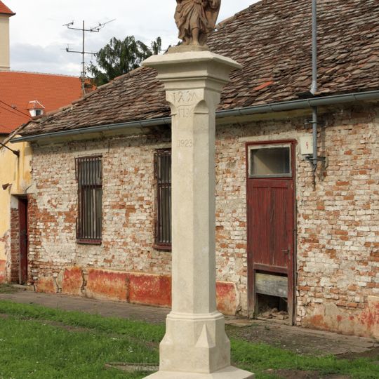 Sloup se sochou Krista