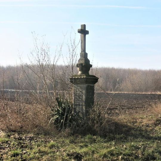 Kříž u silnice na západním okraji Sadské