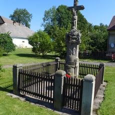 Wayside cross in the center of Suchý Důl